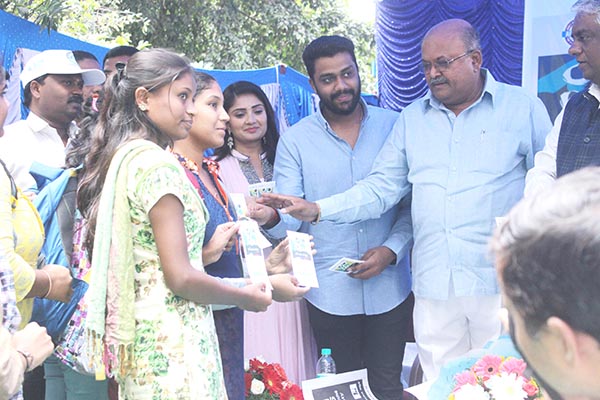 ವಿದ್ಯಾರ್ಥಿ, ಮಹಿಳೆಯರ ಅನುಕೂಲಕ್ಕಾಗಿ ಇಂದಿರಾ ಸಾರಿಗೆ ಬಸ್ ಸೇವೆ ಆರಂಭ: ಸಚಿವ ರೇವಣ್ಣ